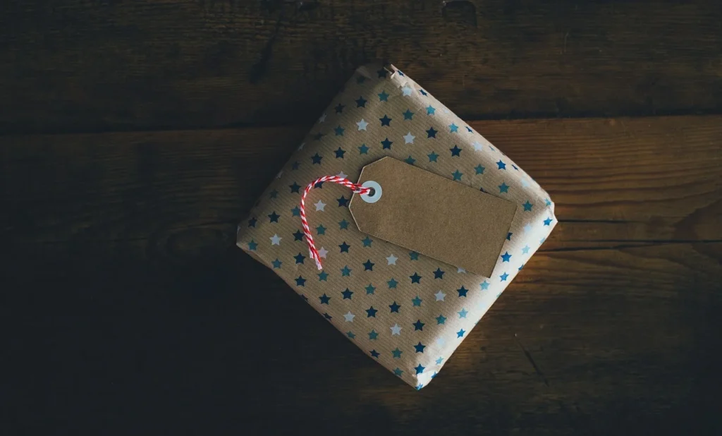 Oryginalne opakowania e-commerce: papier dekoracyjny i torby bawełniane Oryginalne opakowania e-commerce: papier dekoracyjny i torby bawełniane